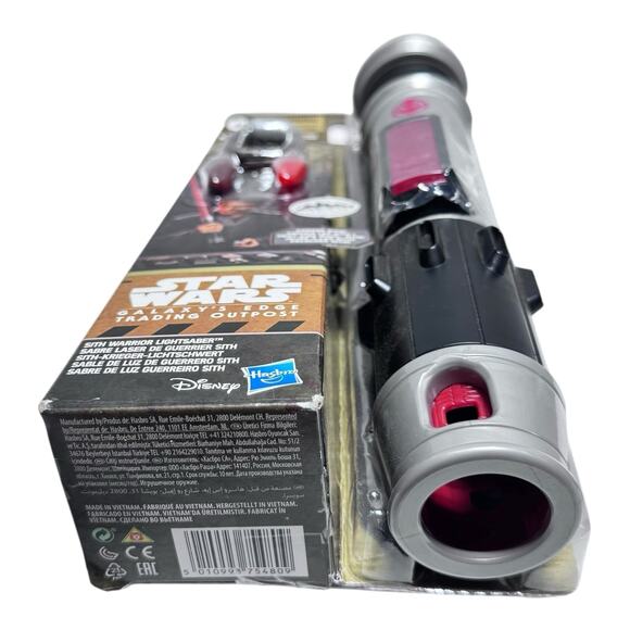 Star Wars Galaxy's Edge Sith Warrior LIGHTSABER W/ 2 Kyber Crystals RARE!! - Picture 6 of 6